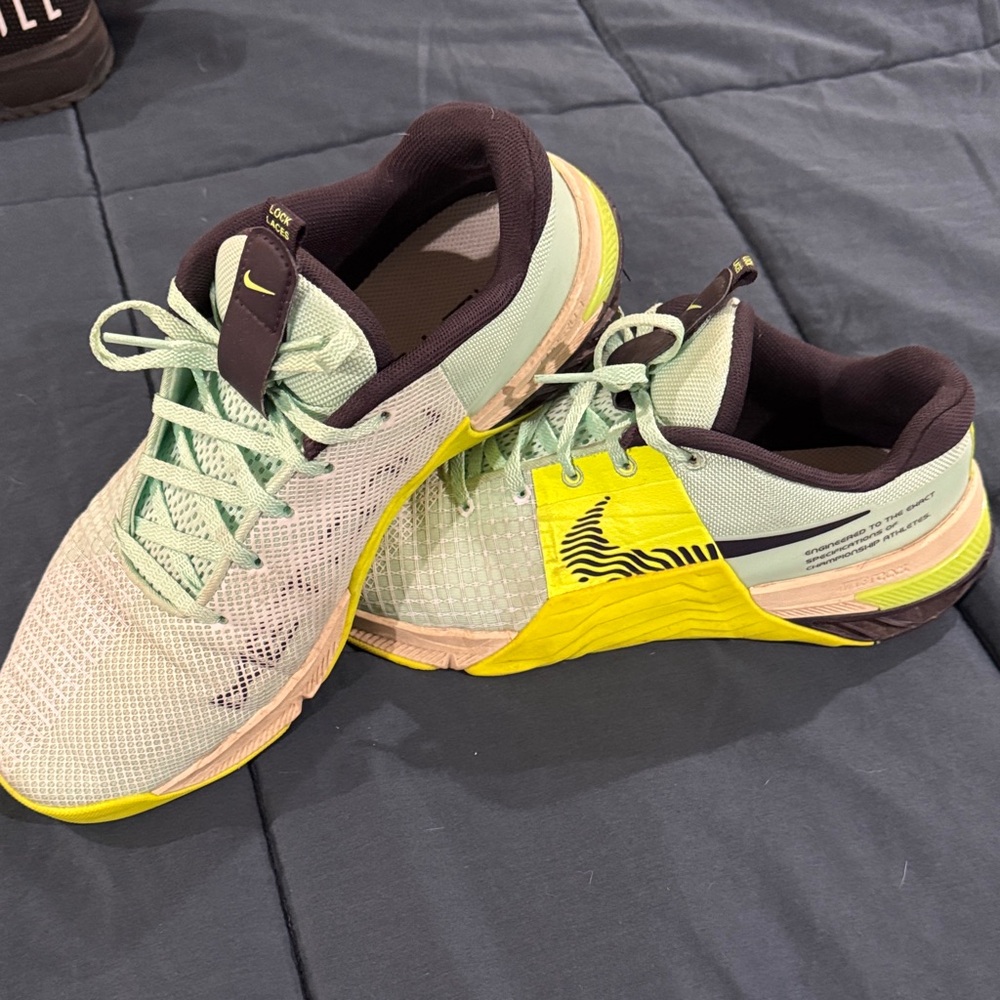 Nike Metcon 8 Men’s Green and Yellow Athletic Shoes